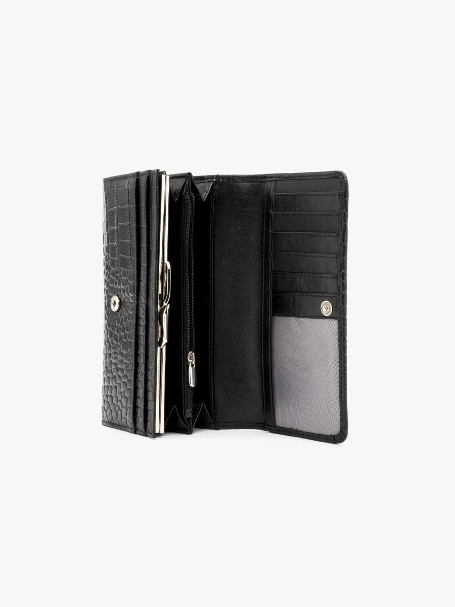 Czarny portfel damski z ozdobną fakturą