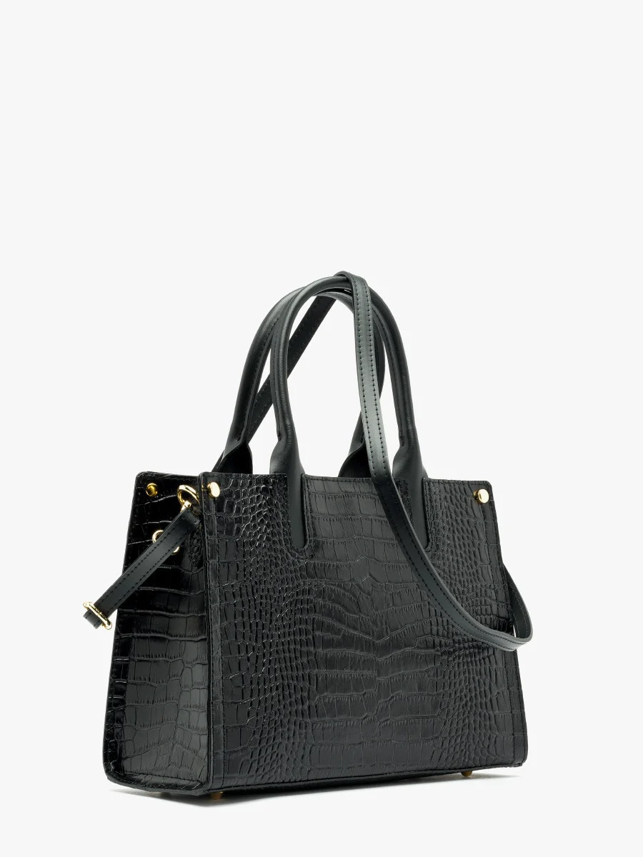 Czarna torebka z ozdobną fakturą