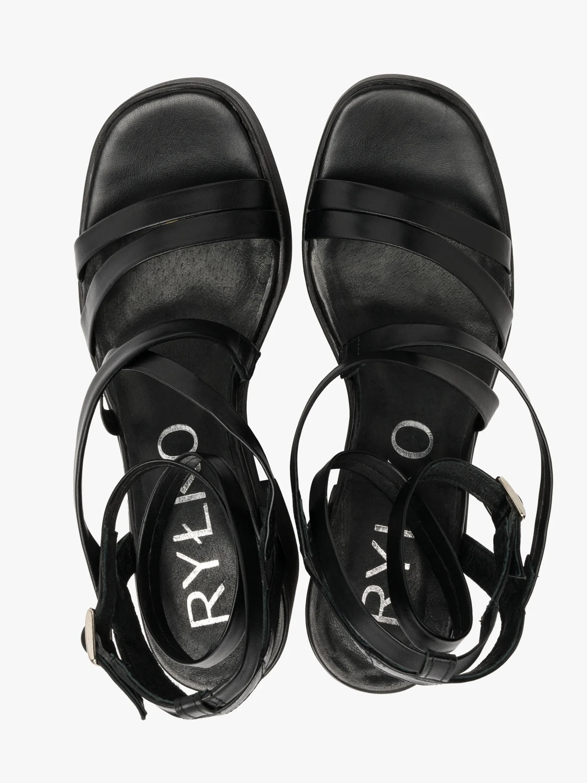 Czarne sandały z ozdobnymi paseczkami