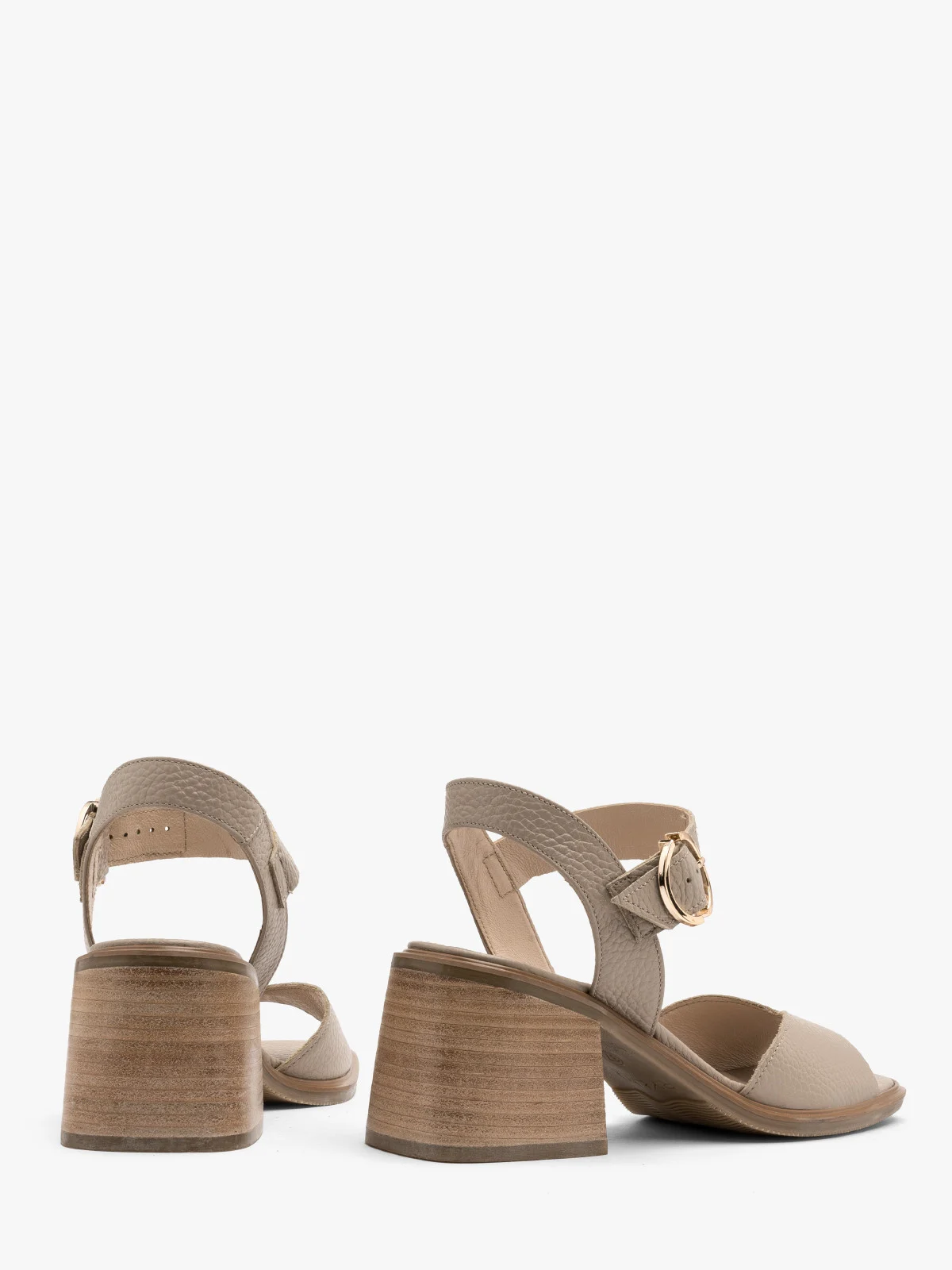Beżowe sandały na masywnym obcasie