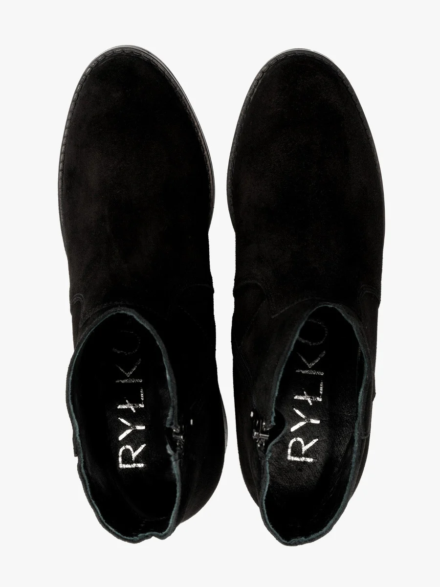 Czarne botki typu kowbojki