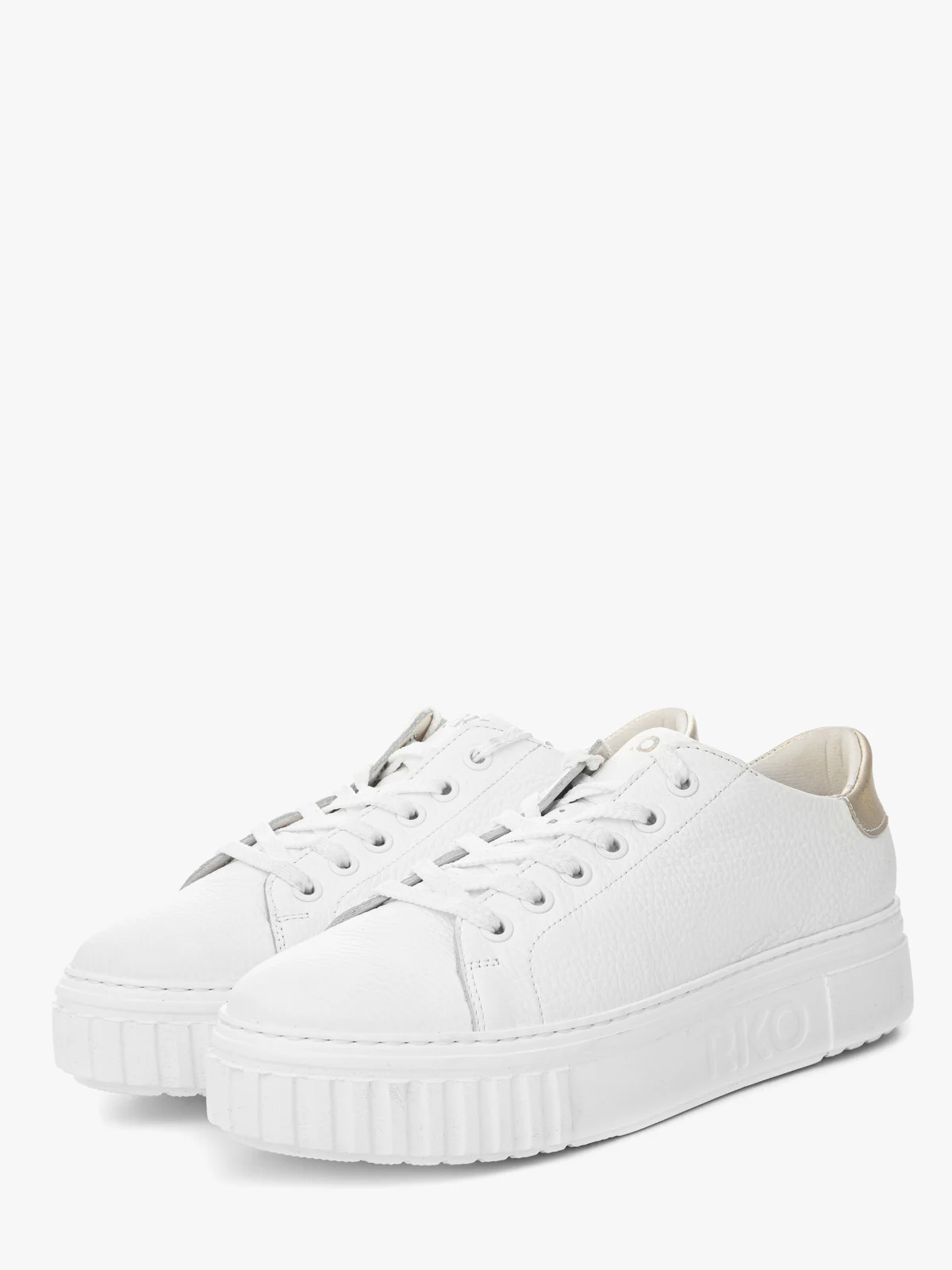 Białe półbuty sportowe na lekkiej podeszwie