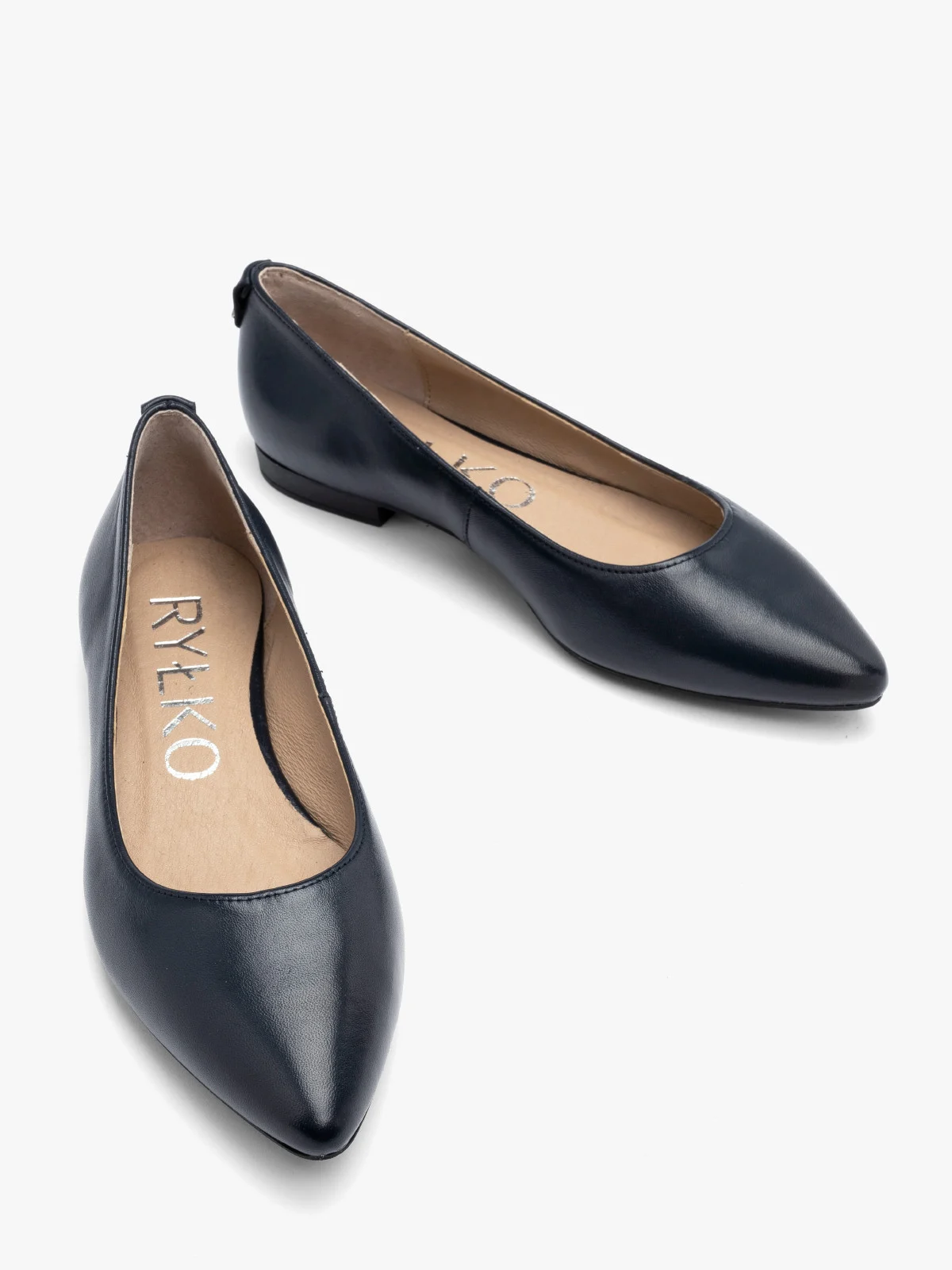 Granatowe baleriny z noskiem w szpic