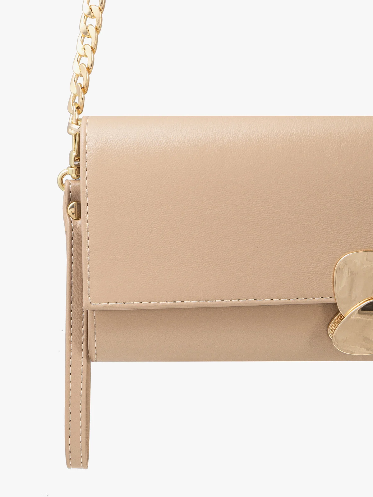 Elegancka beżowa torebka z ozdobnym zapięciem