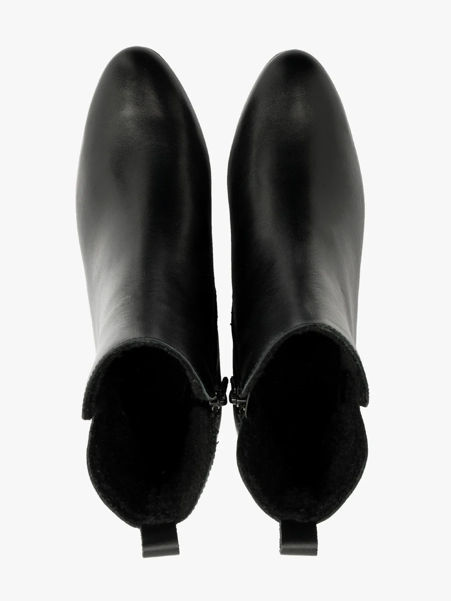 Czarne botki na niskim obcasie