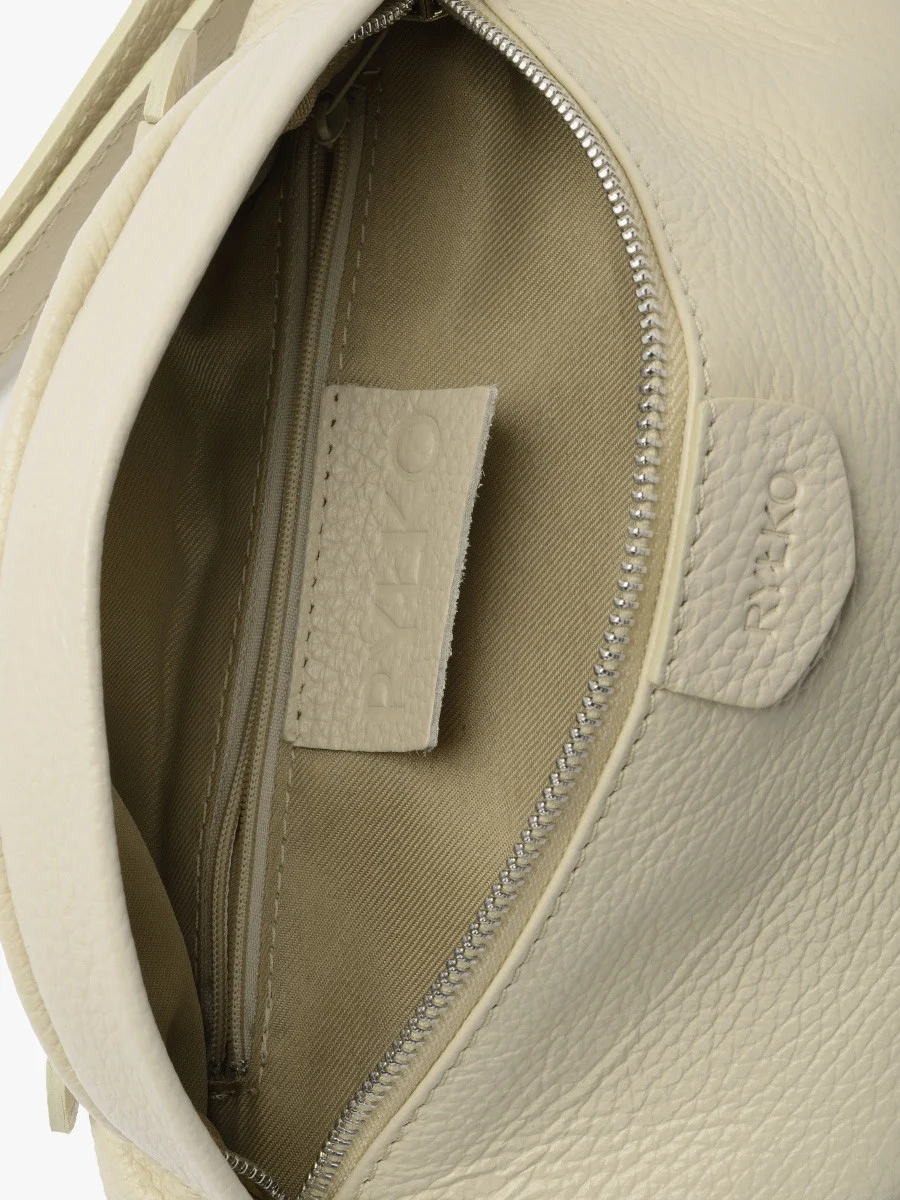 Kremowa torebka typu nerka