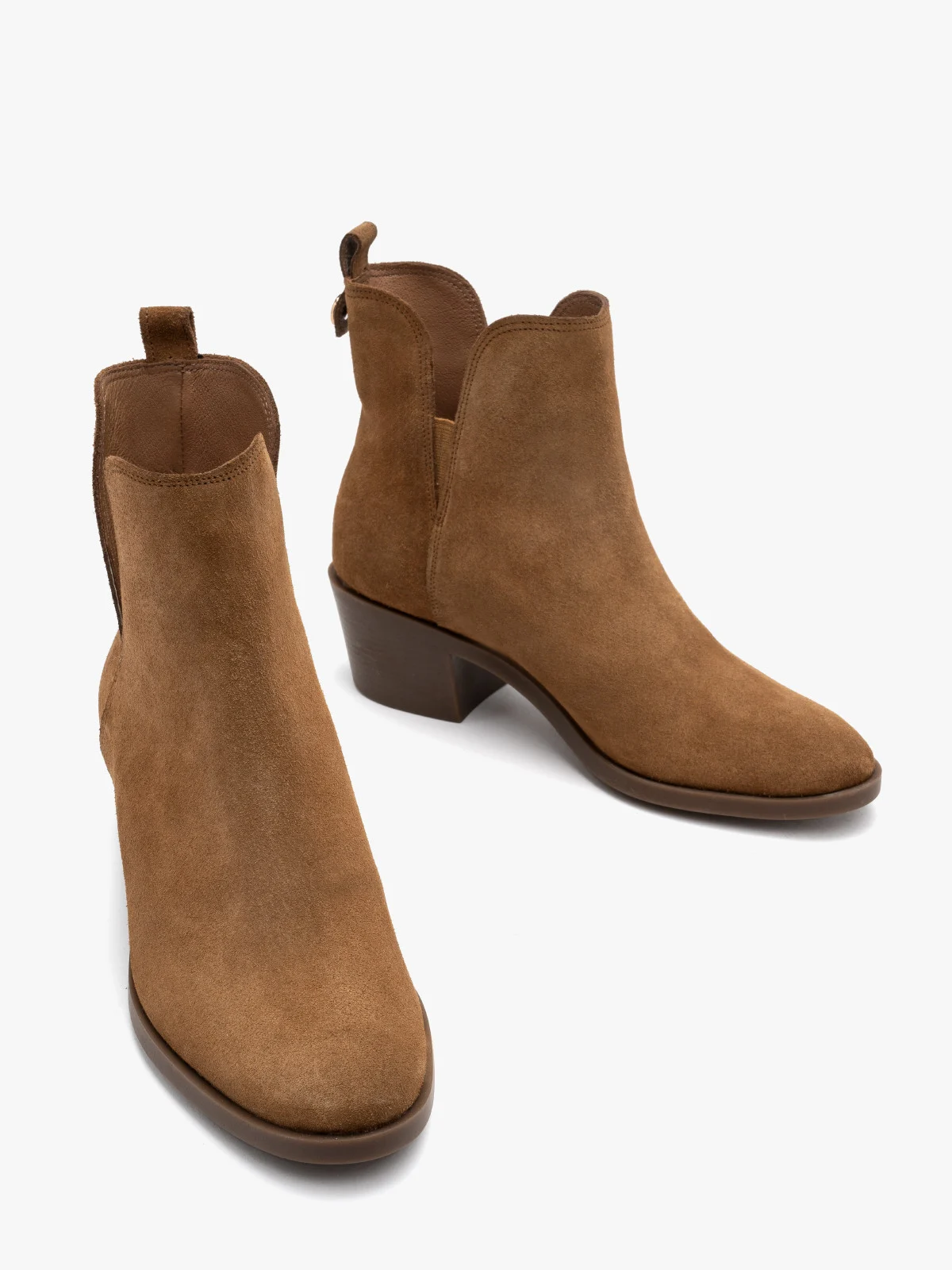 Welurowe botki z wyciętą cholewką