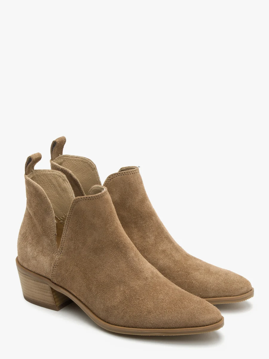 Beżowe botki na niskim obcasie