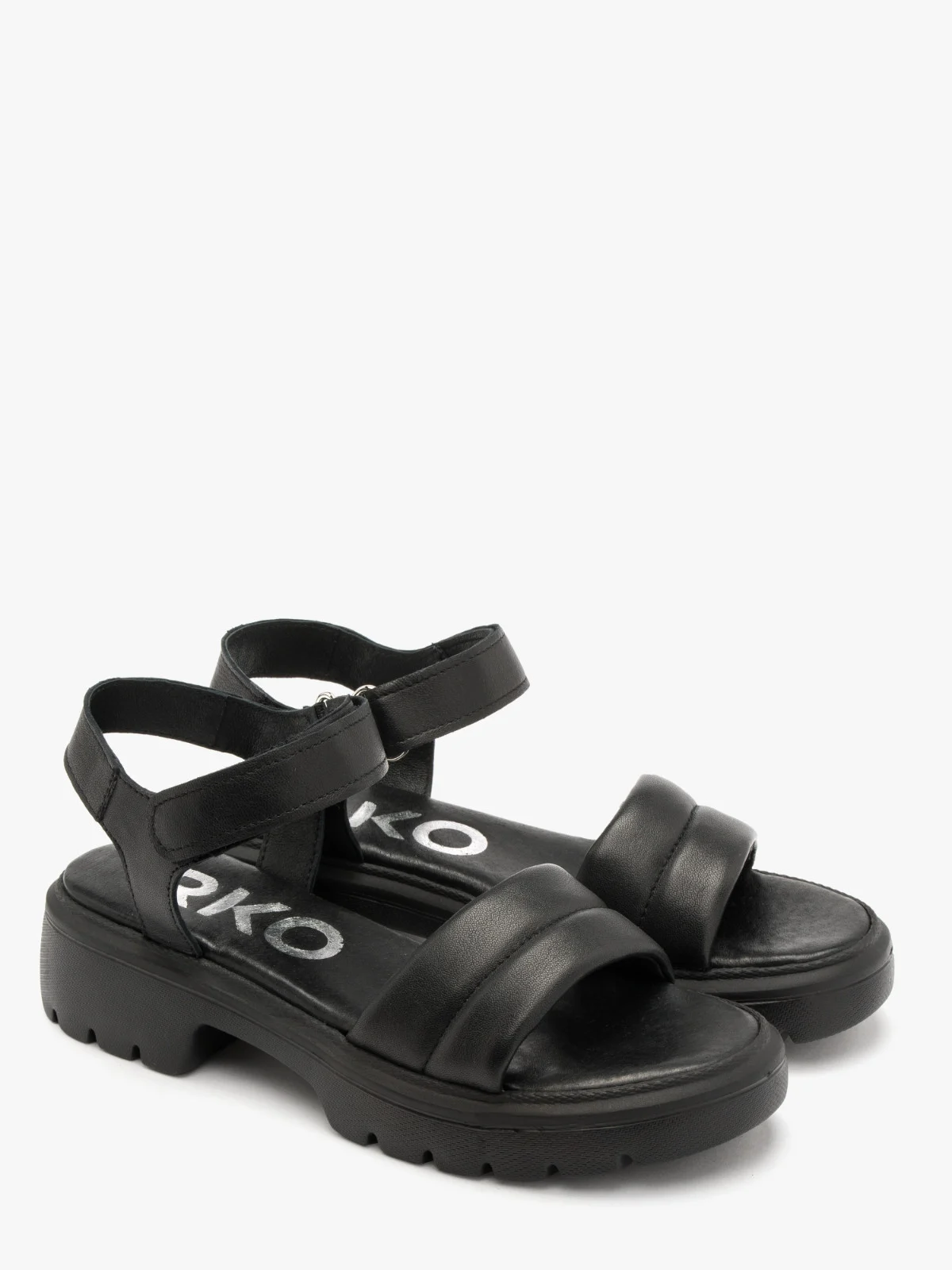 Czarne sandały zapinane na rzepy