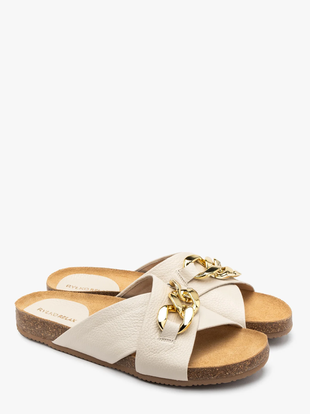 Kremowe klapki ze złotym łańcuchem