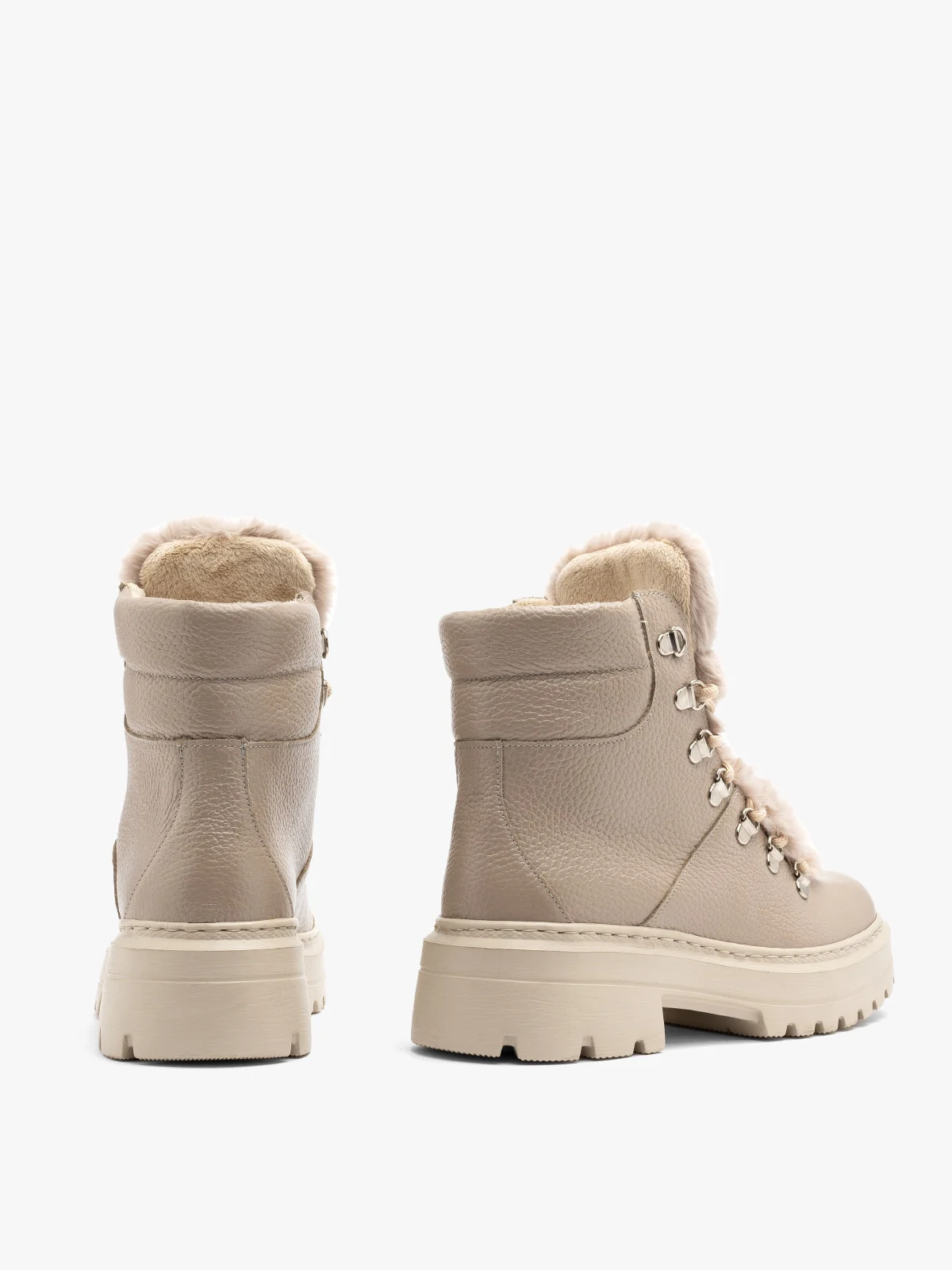 Beżowe trzewiki z futerkiem na języku