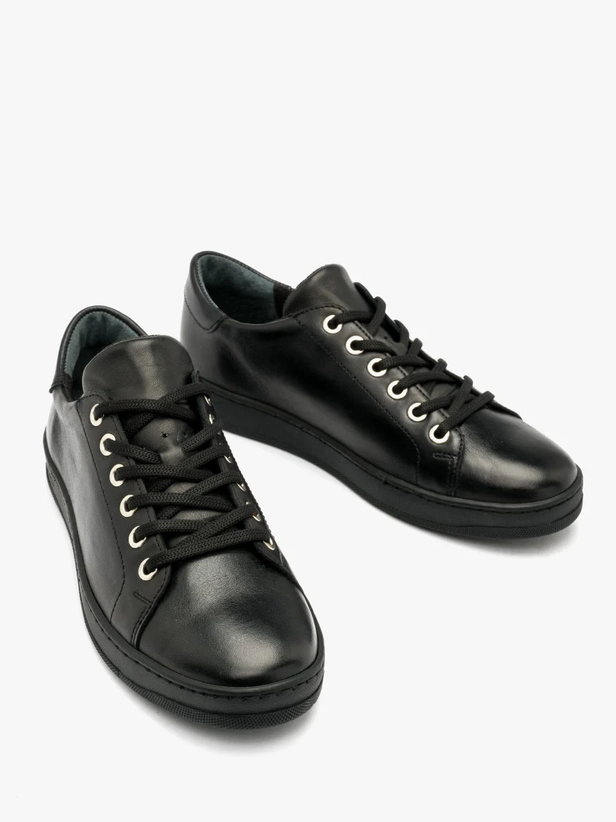 Czarne półbuty sportowe