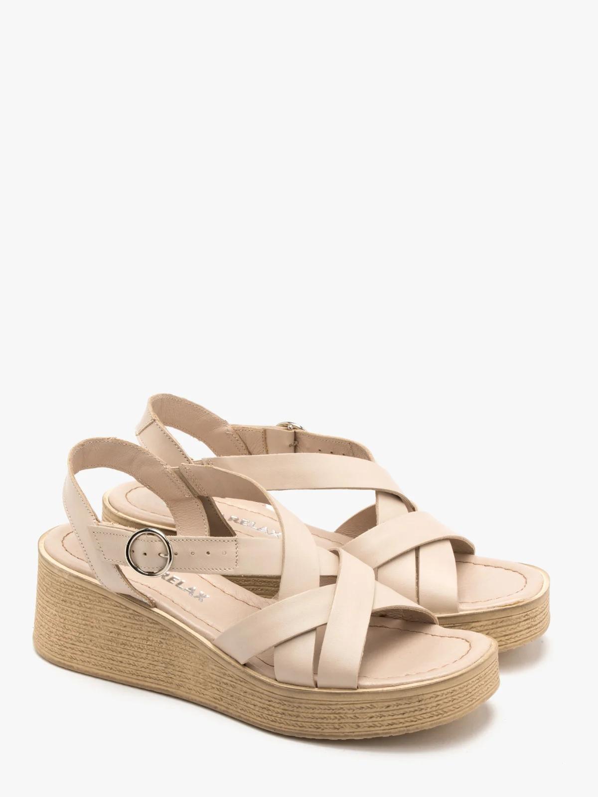 Beżowe sandały na koturnie