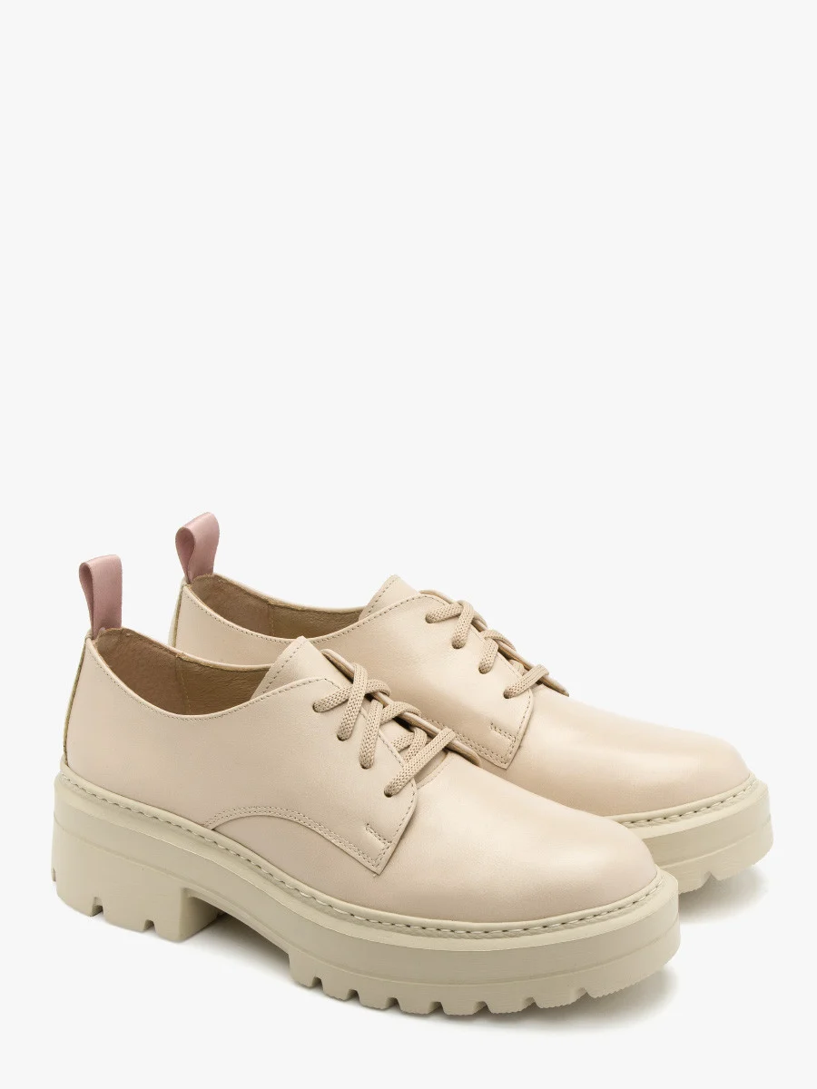 Beżowe półbuty na lekkim spodzie