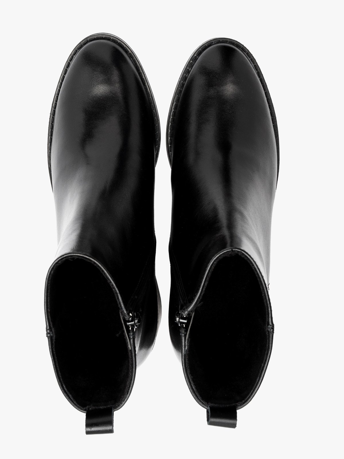 Czarne botki damskie z cholewką o prostym kroju