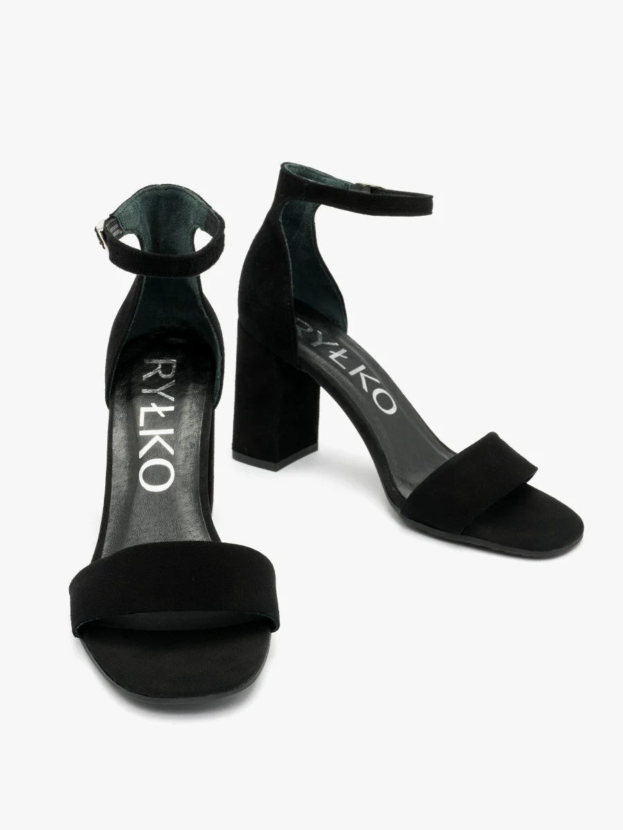 Dwuczęściowe czarne sandały na słupku