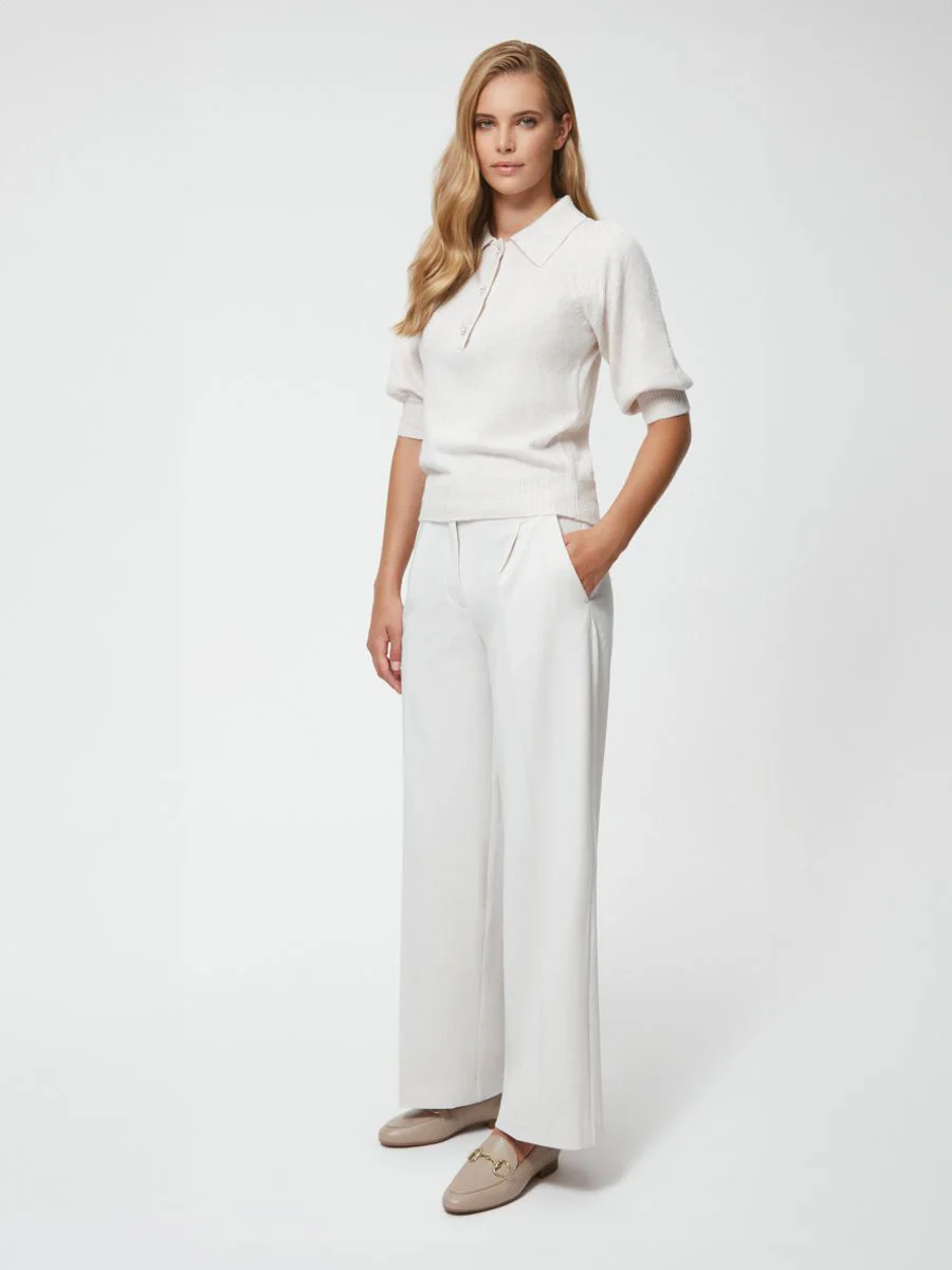 Beżowe mokasyny ze złotą klamerką