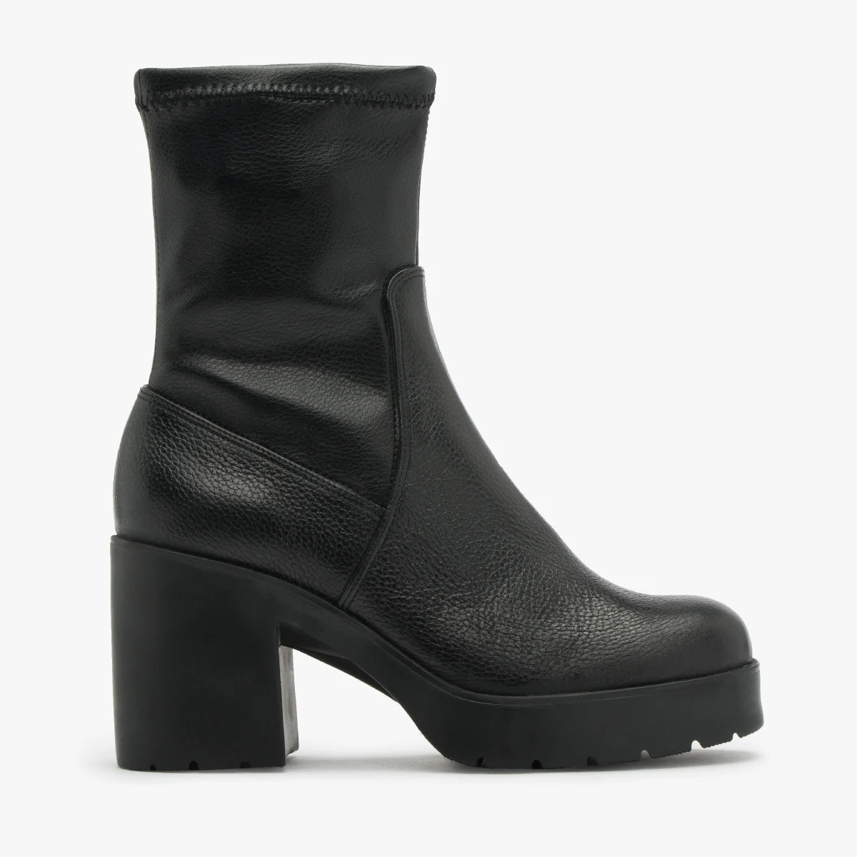 Czarne botki z elastyczną cholewką