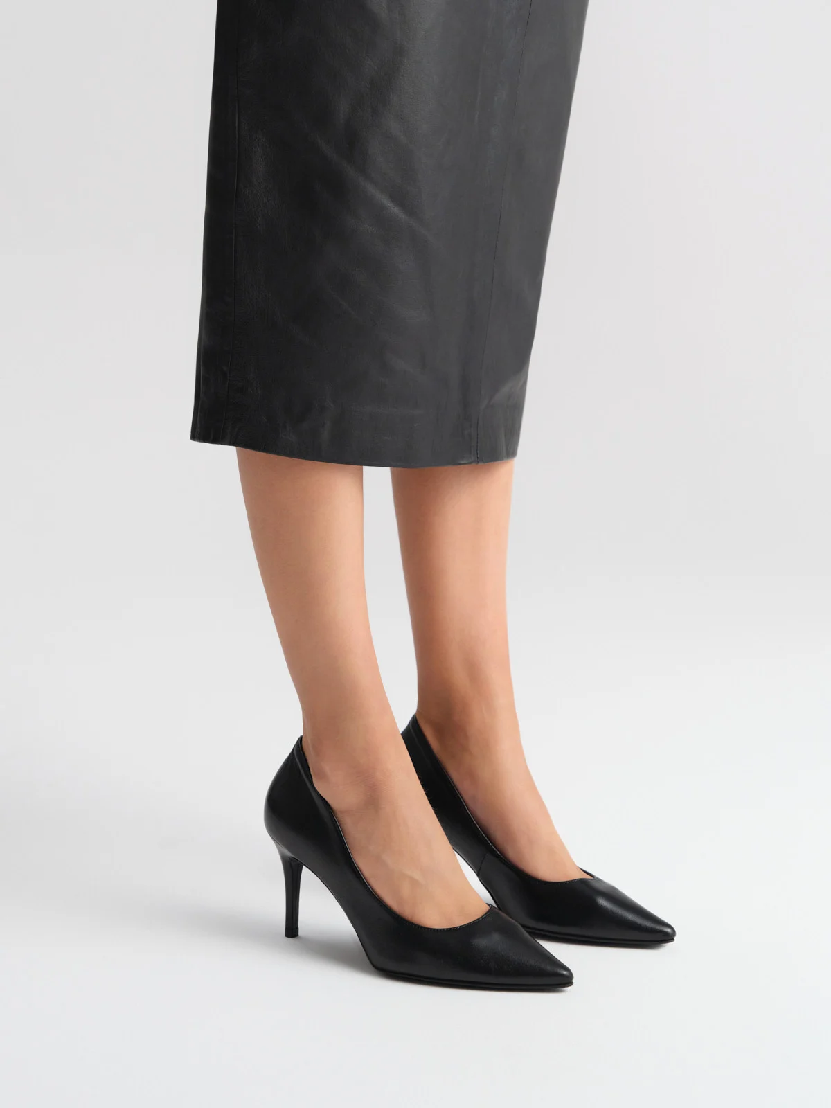 Czarne czółenka na szpilce