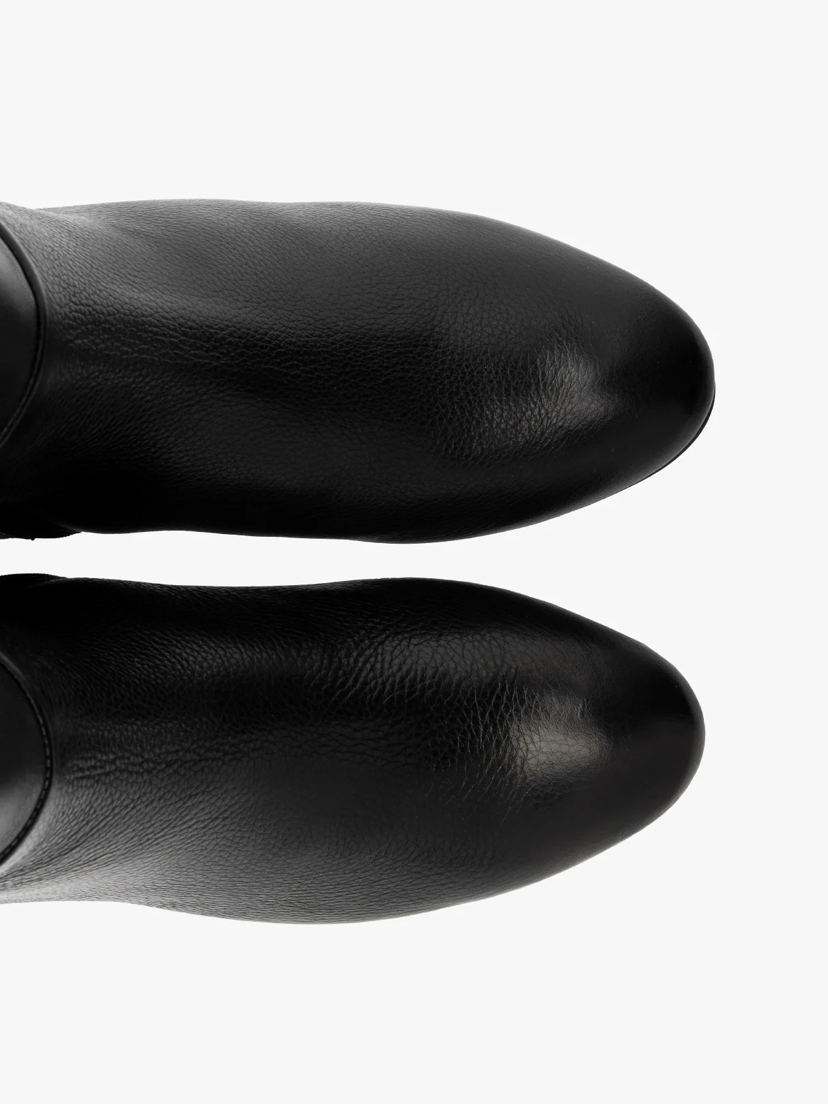 Czarne kozaki z elastyczną cholewką na niskim obcasie