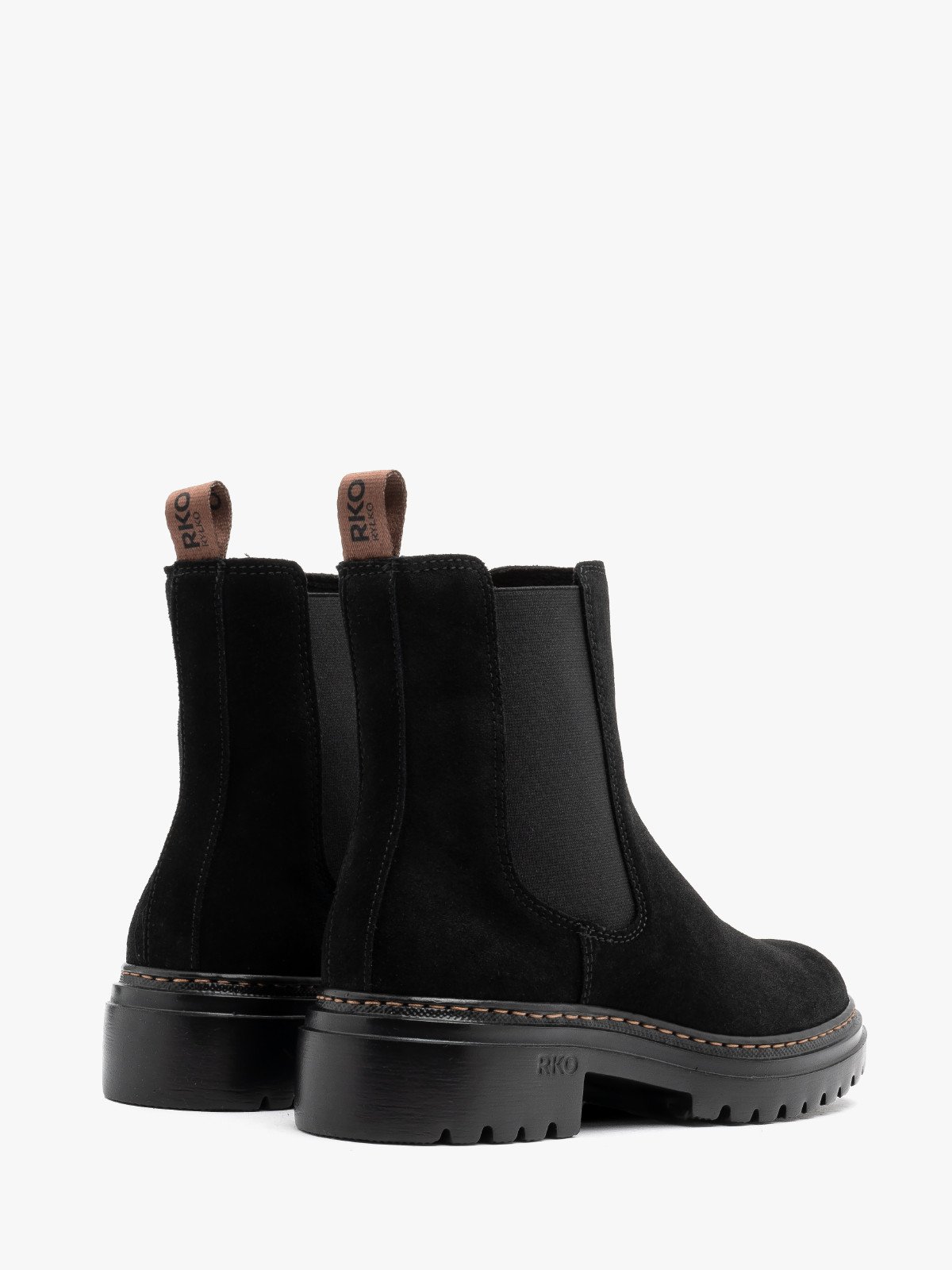 Czarne, welurowe sztyblety na lekkim spodzie