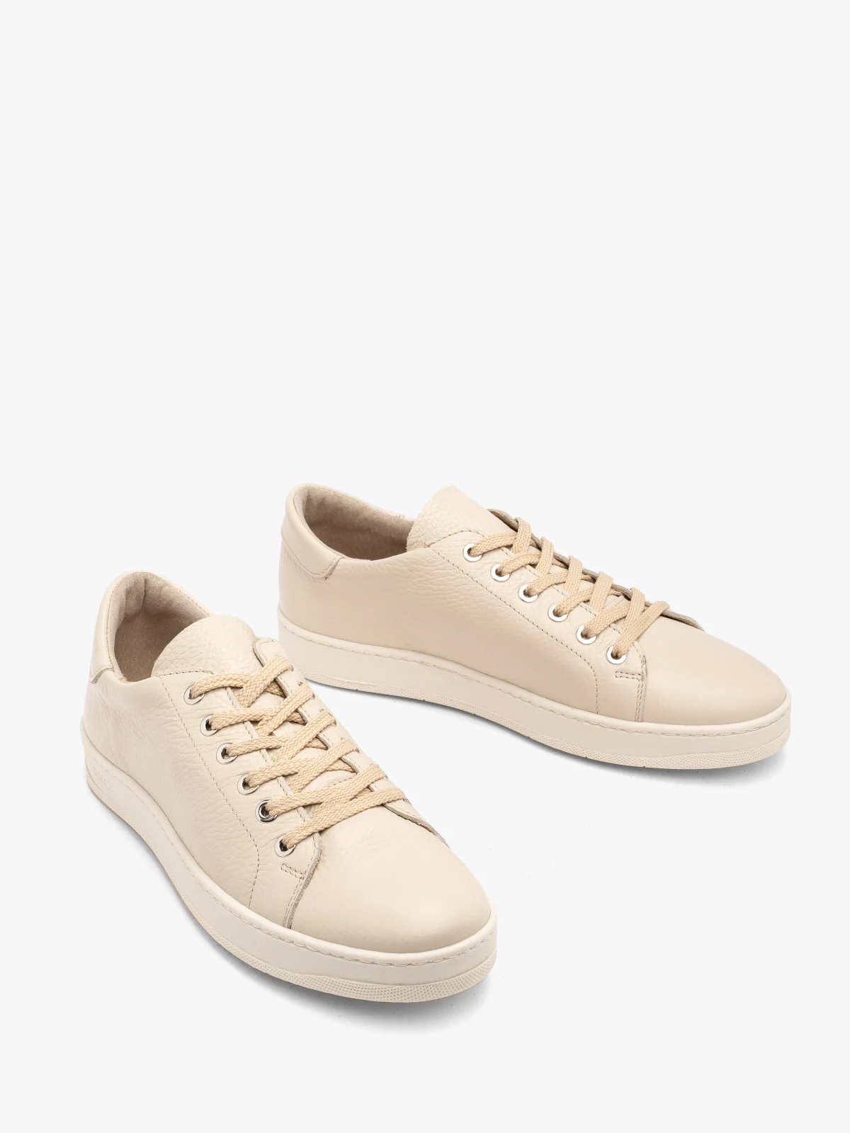 Kremowe półbuty sportowe na płaskim spodzie