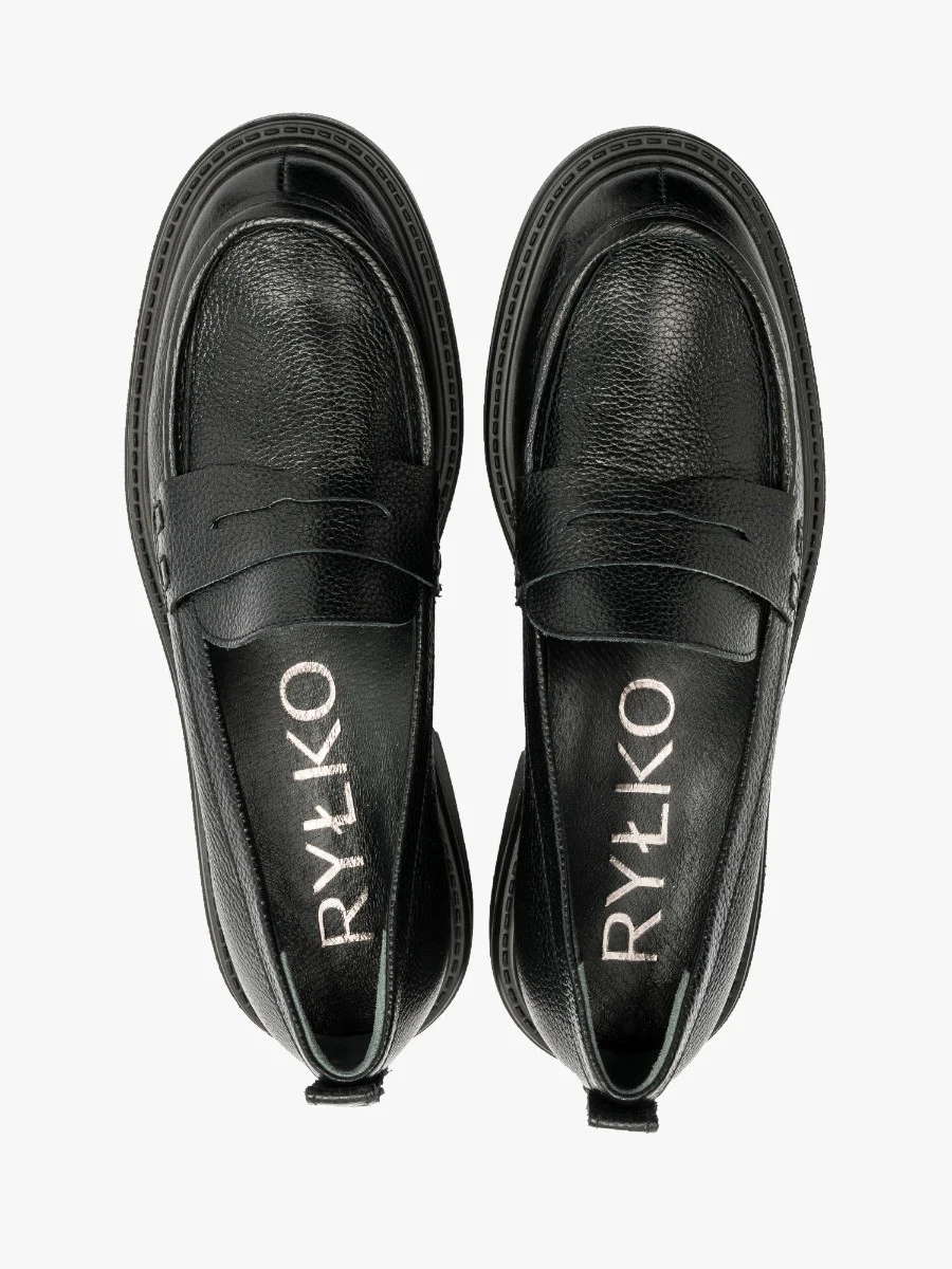 Czarne mokasyny z ozdobną cholewką