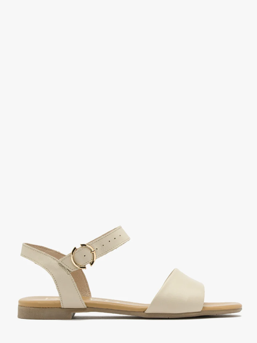 Kremowe sandały ze złotą sprzączką