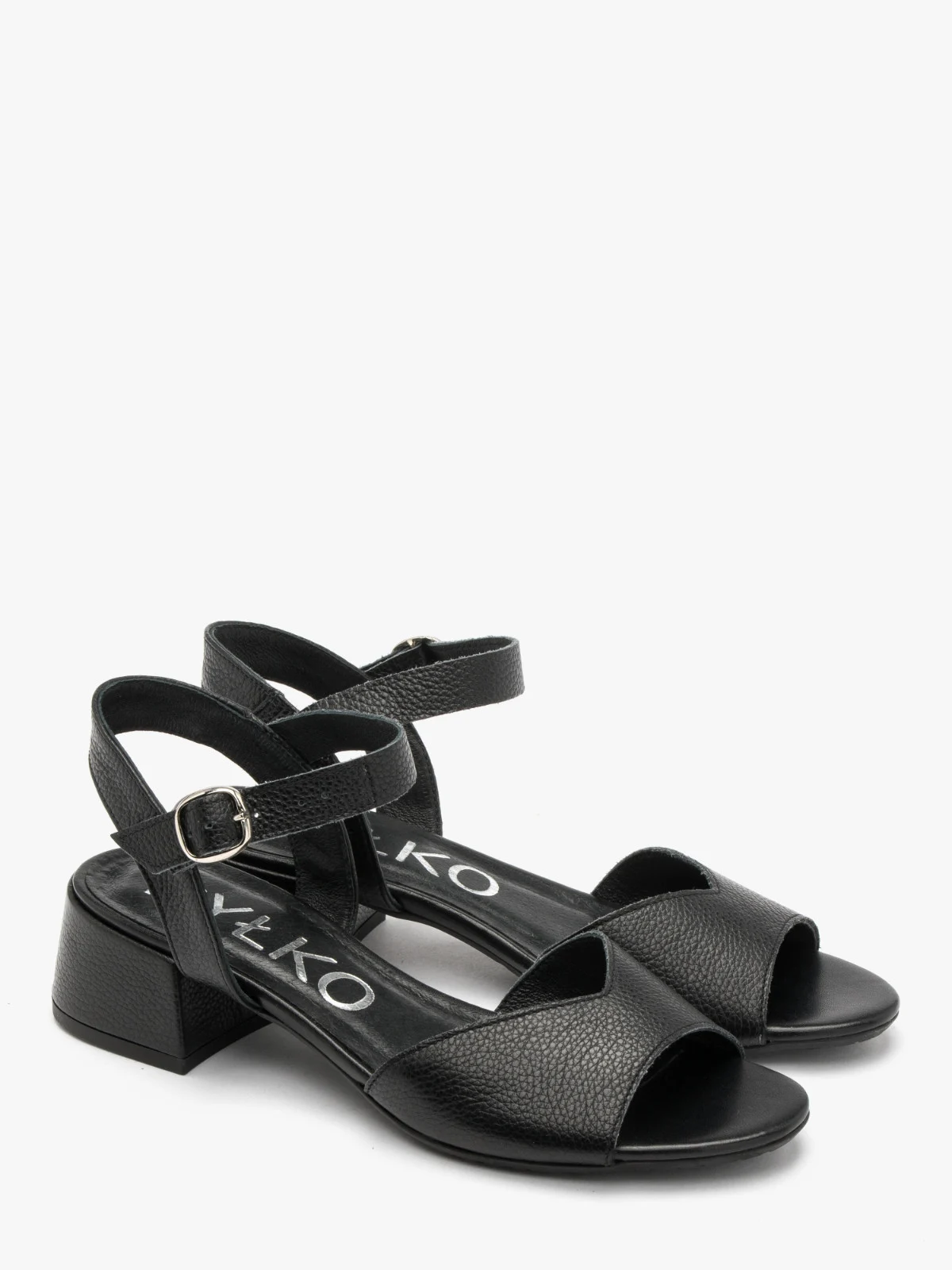 Czarne sandały na niskim obcasie