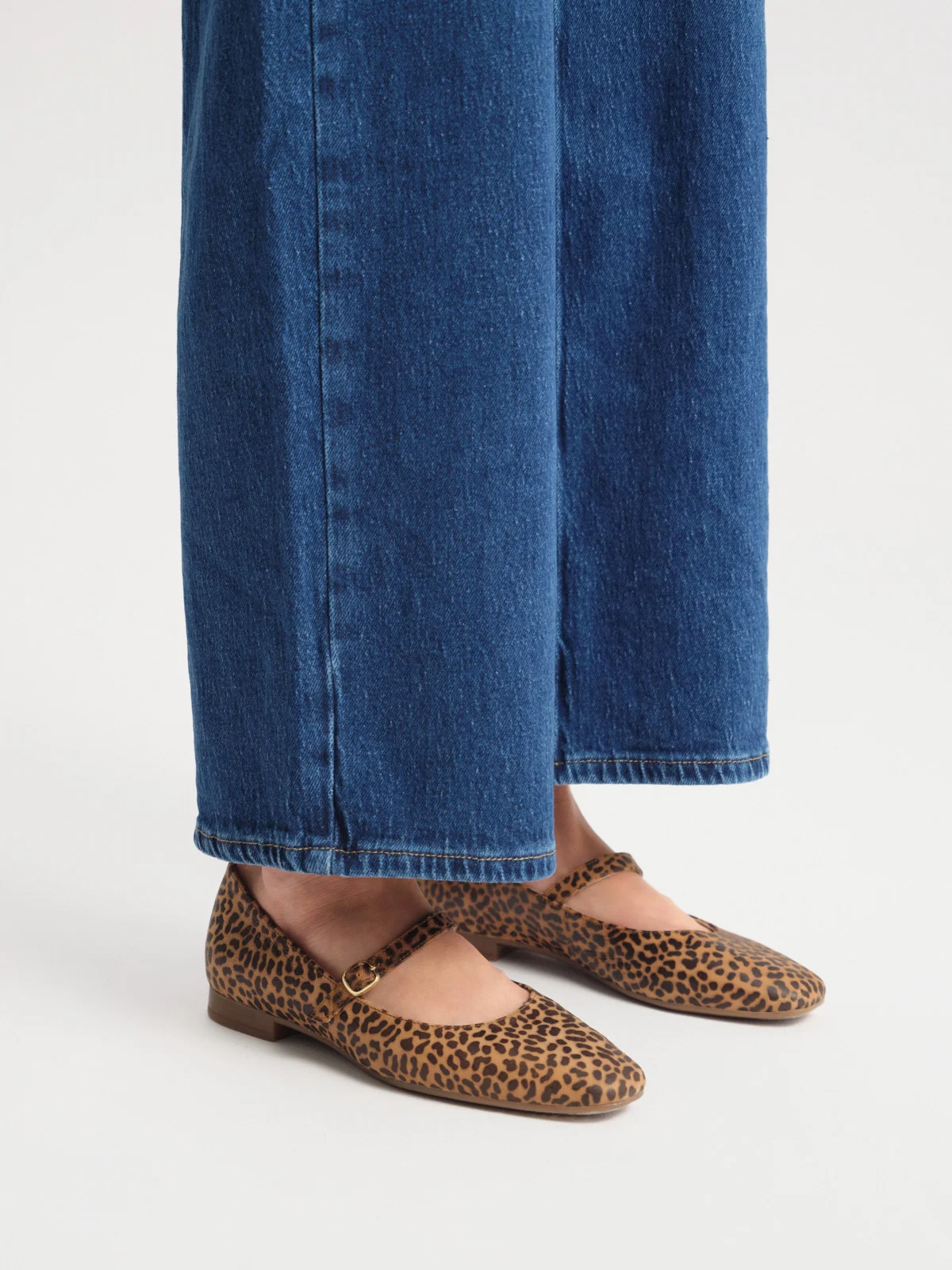 Baleriny w panterkę z paskiem w stylu Mary Jane