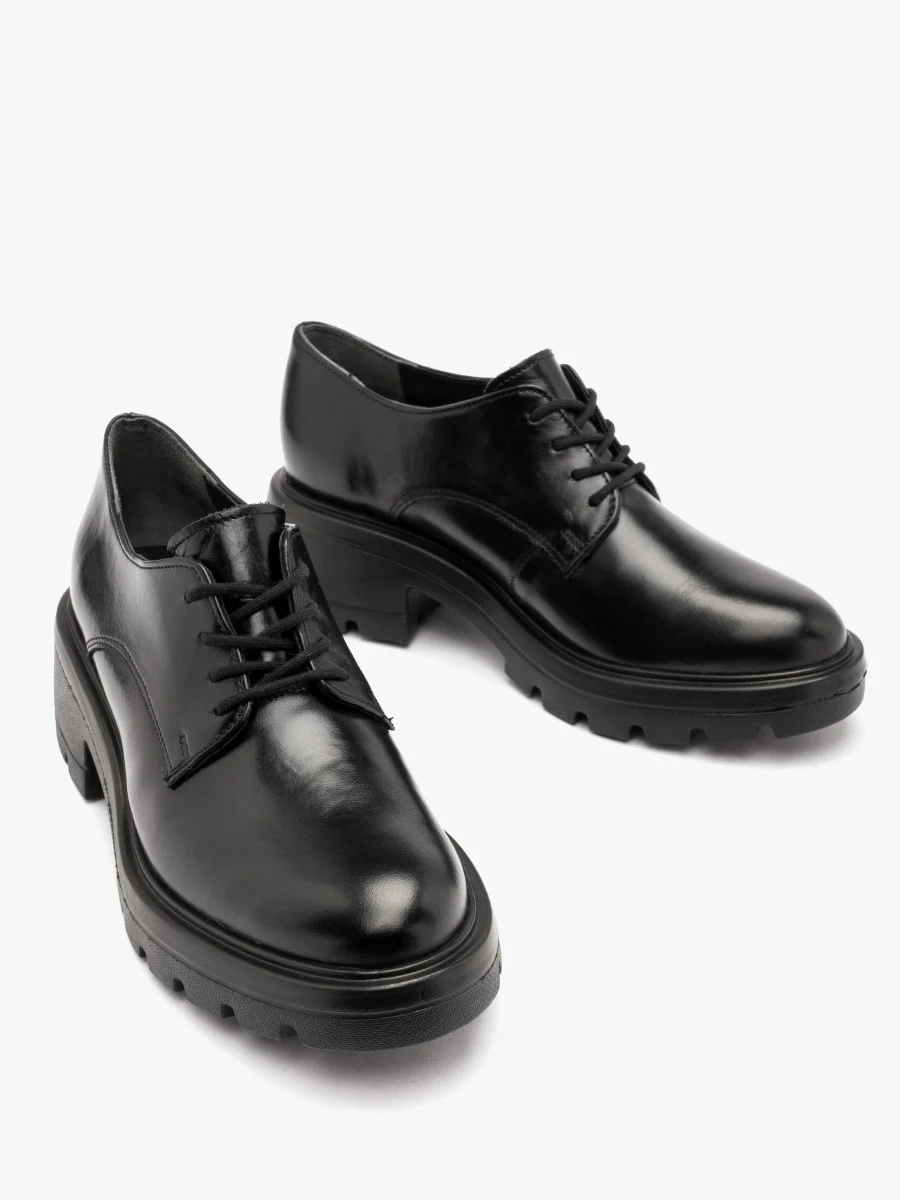 Czarne półbuty damskie na masywnym spodzie