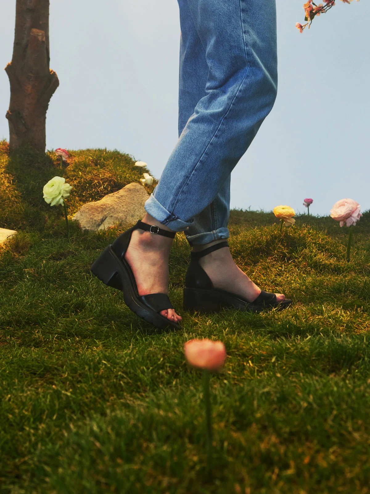 Czarne masywne sandały damskie