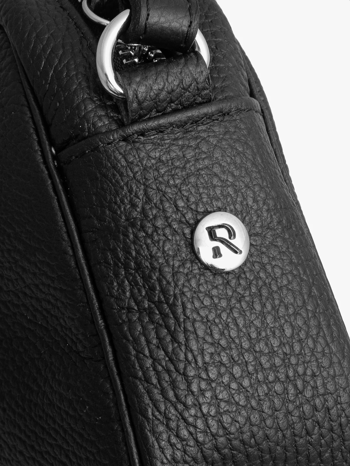 Mała, czarna torebka z frędzlem