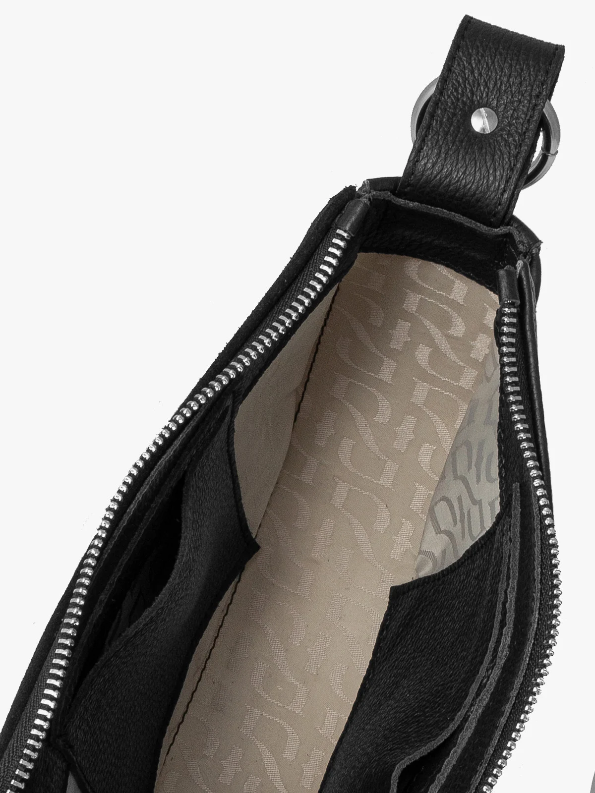 Czarna torebka na szerokim pasku z taśmy