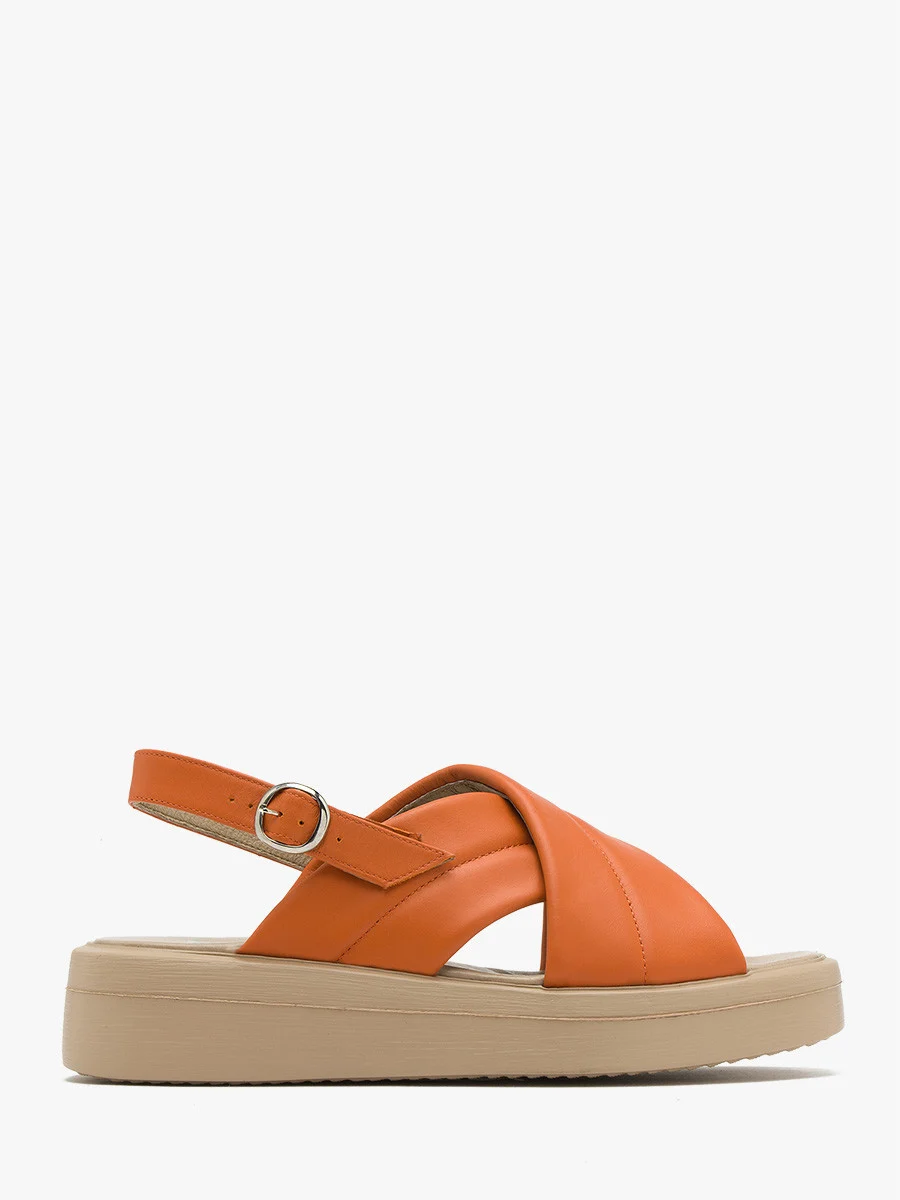 Pomarańczowe sandały na lekkim spodzie