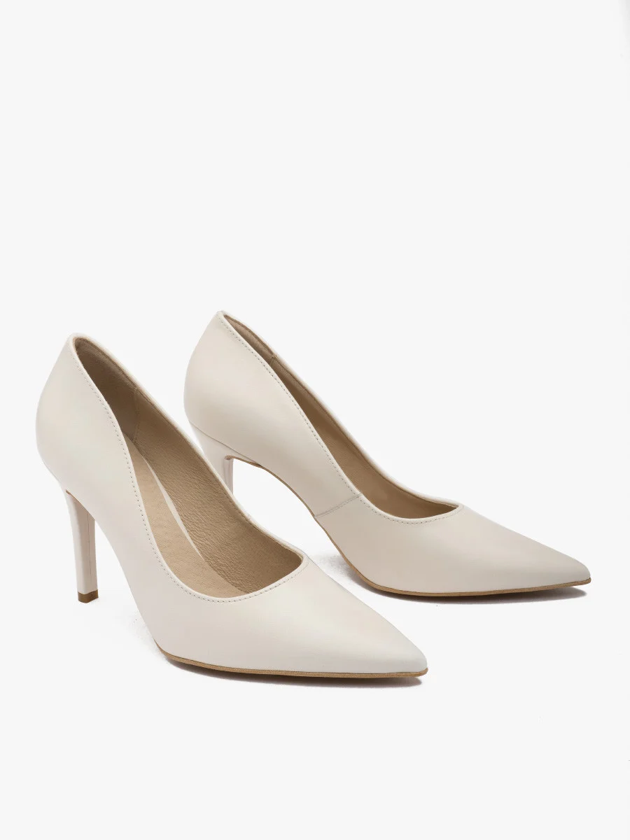 Kremowe czółenka na wysokim obcasie