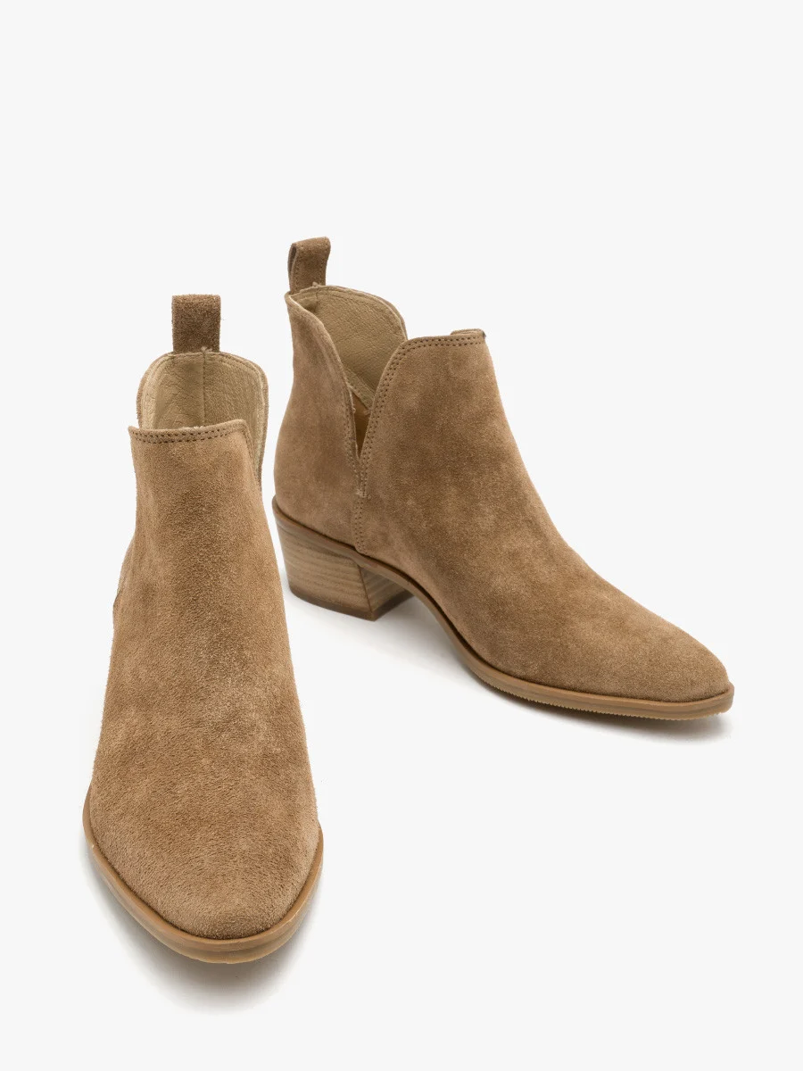 Beżowe botki na niskim obcasie