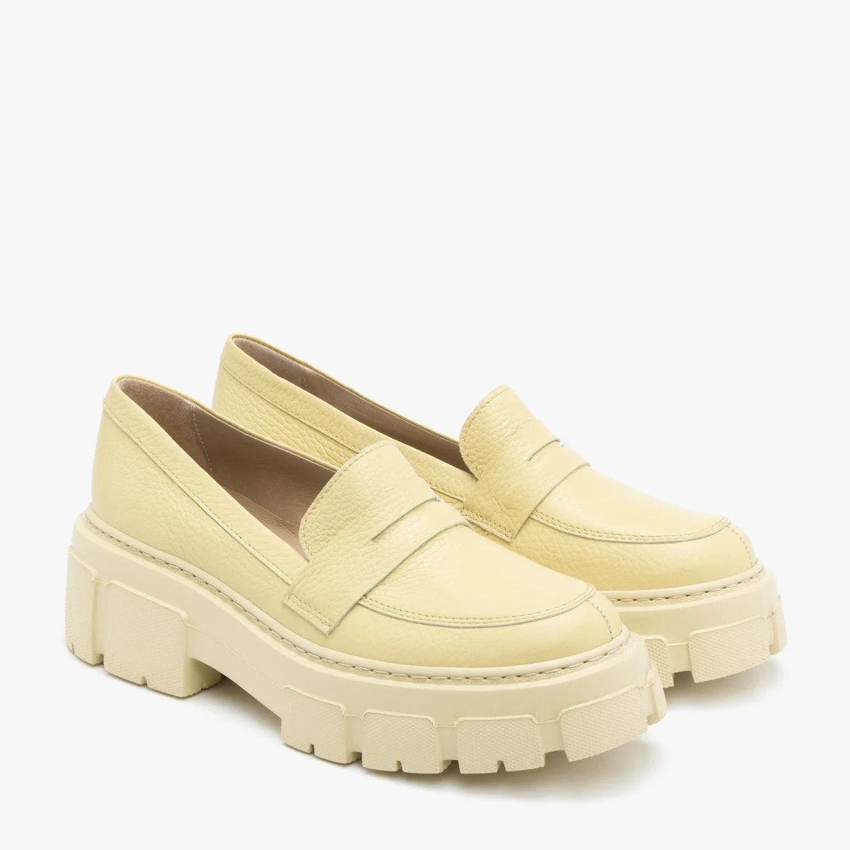 Żółte mokasyny na lekkiej podeszwie