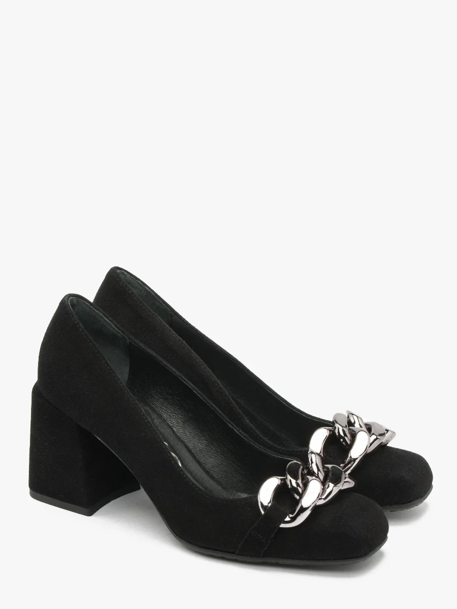 Czarne czółenka z ozdobą