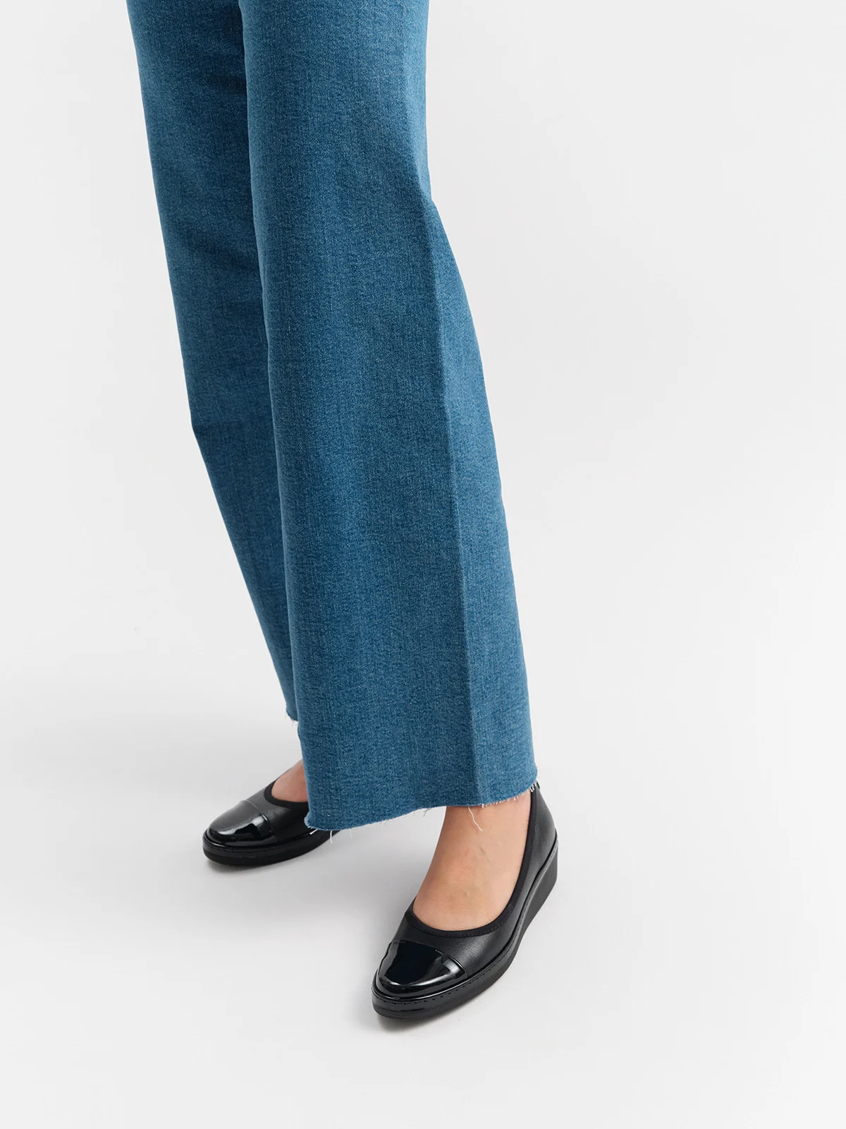 Czarne czółenka z lakierowanym noskiem