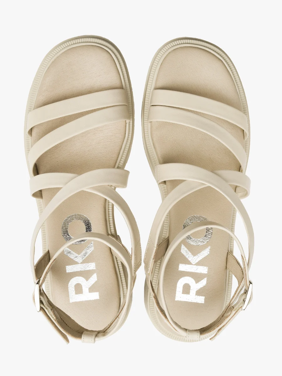 Kremowe sandały z paseczkami