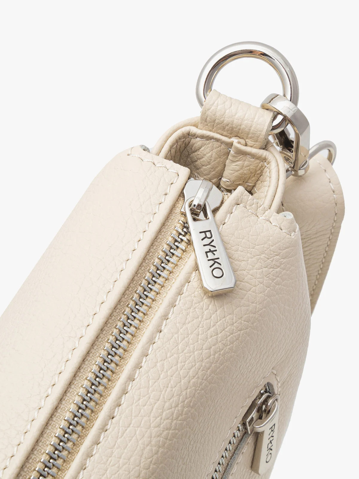 Kremowa torebka z regulowanym paskiem