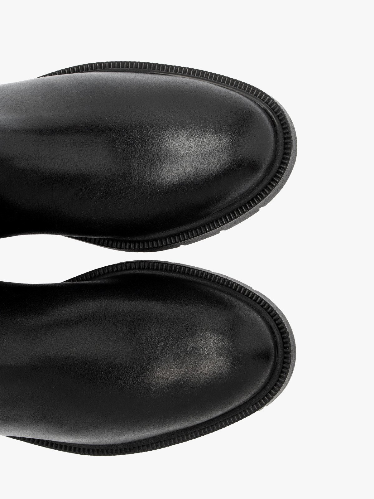 Czarne kozaki z elastyczną cholewką