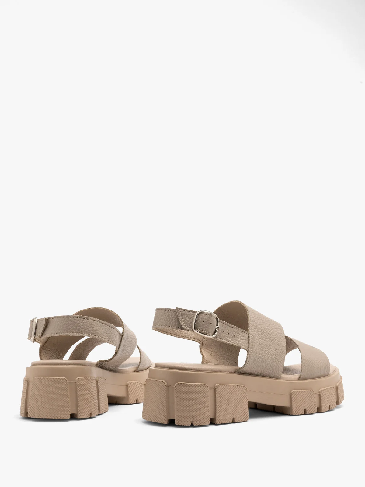 Beżowe sandały na masywnym spodzie