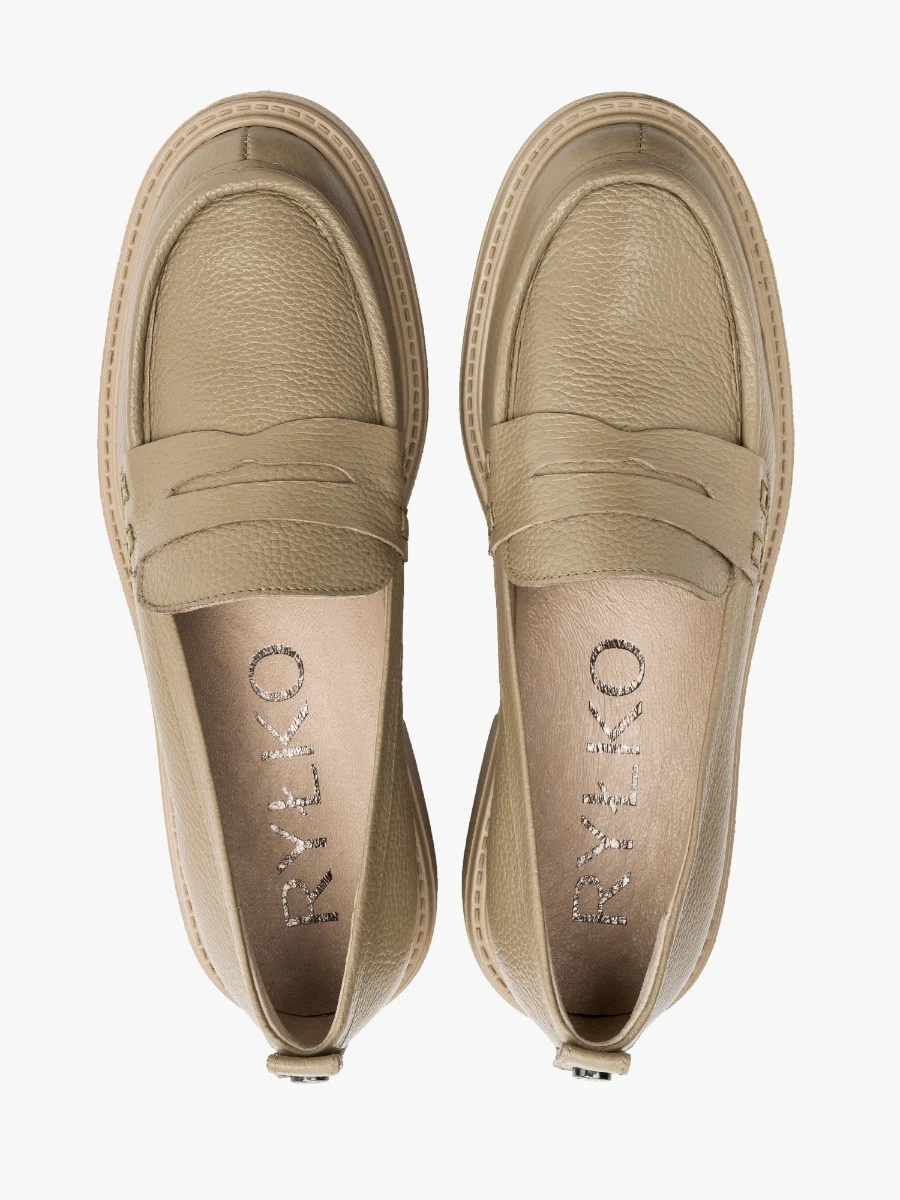 Beżowe mokasyny z ozdobną cholewką
