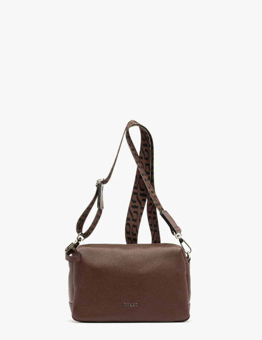 Brązowa torebka na taśmie z logotypem