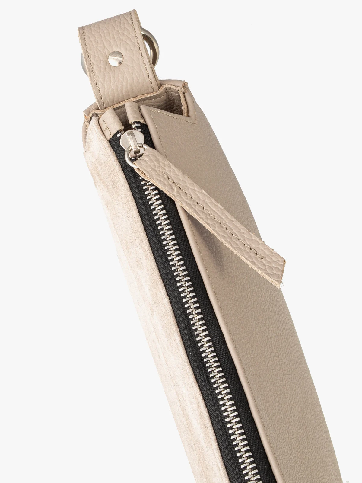 Beżowa torebka na szerokim pasku z taśmy