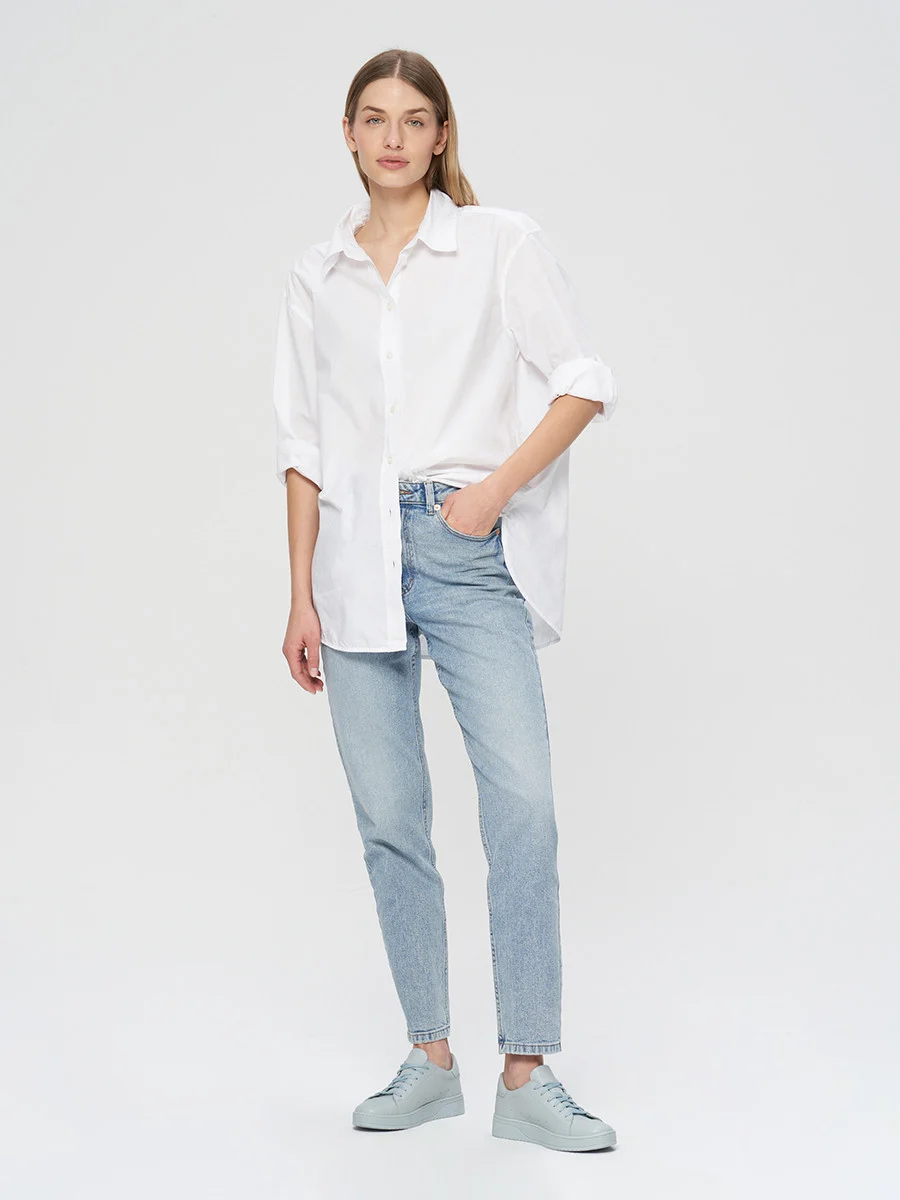 Błękitne sportowe półbuty ze srebrnym logo