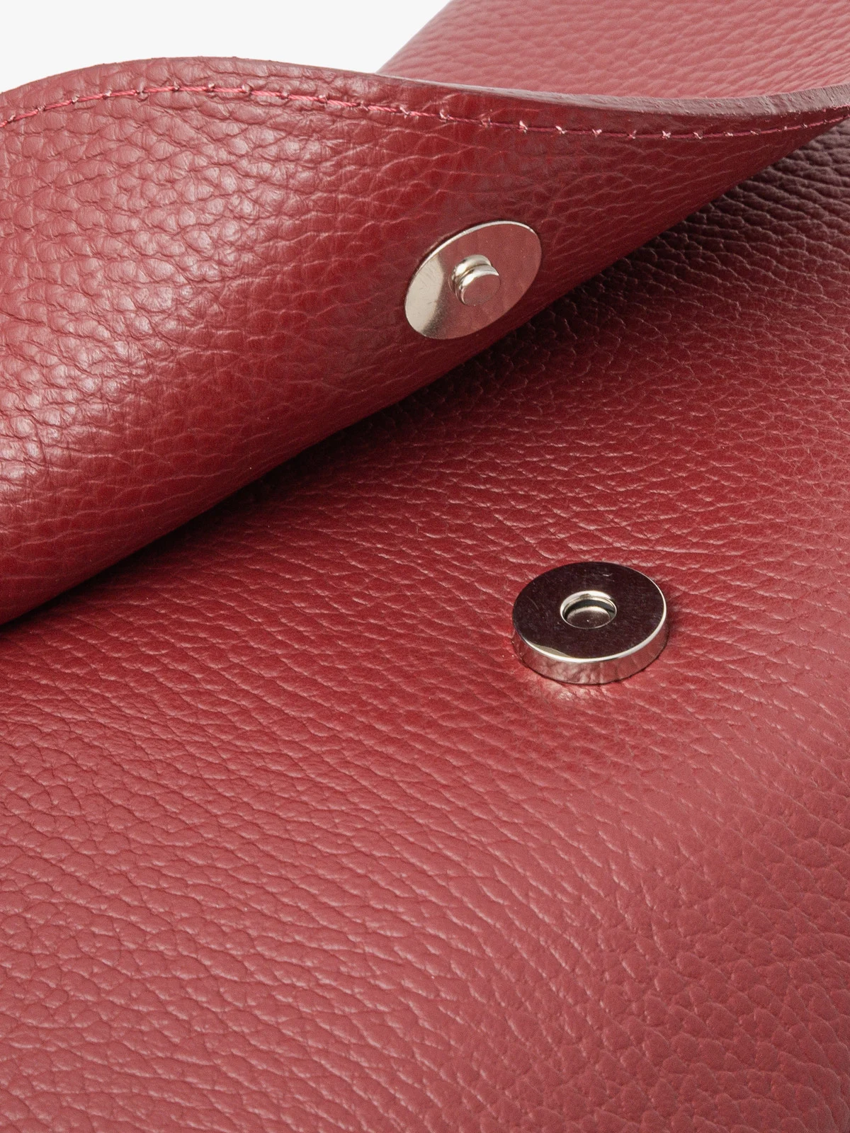 Bordowa torebka damska z łańcuszkiem