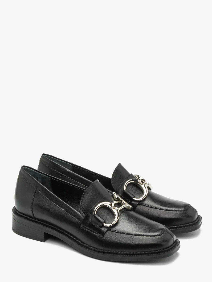 CZARNE MOKASYNY NA PŁASKIEJ PODESZWIE